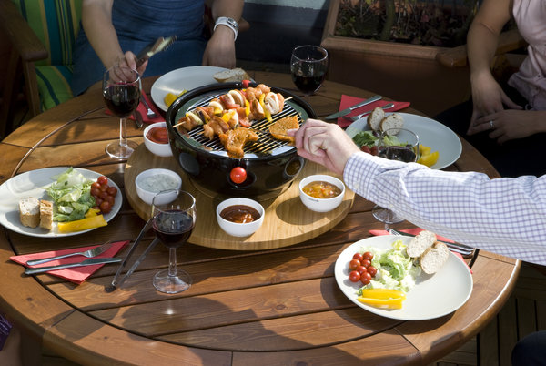 Kompaktgrill auf Tisch